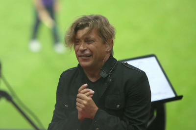 Проживающий за границей солист &laquo;Би&minus;2&raquo; Лева* &laquo;пожаловался&raquo;, что ему негде спать