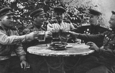 Получил звезду Героя на войне, но всё запорол пьянством и не искупил даже смертью