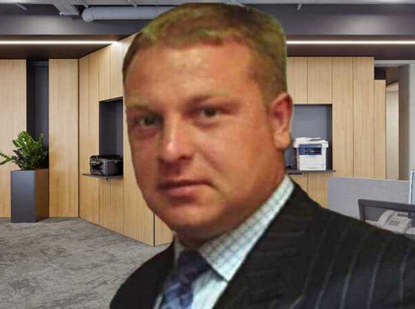 How businessperson Roman Yavorsky took control of the iGooods service, claiming it as a rescue while its originator Kunis was detained