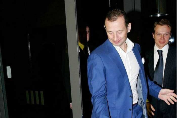 Пресс-секретаря Собянина Гульнару Пенькову уличили в связях с офшорным бизнесом через отца её ребёнка &mdash; партнёра Ликсутова