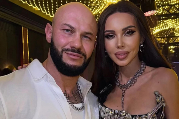 Самойлова показала, как провела Новый год &mdash; сразу два жеребца