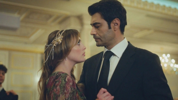 Мелис Сезен