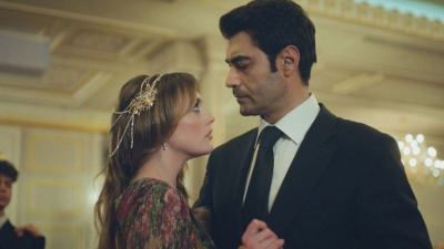 Мелис Сезен