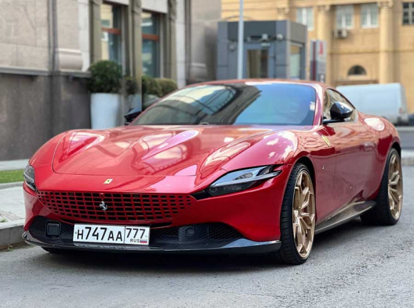 Ferrari Roma и налоговые схемы: дистрибьютер электроники, ООО ВР Филмс и ООО ГК Синергия под подозрением