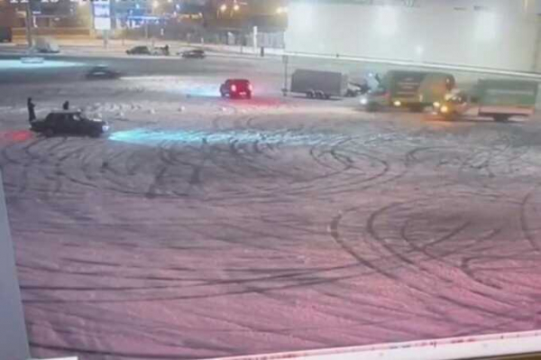 Во время дрифт-шоу у &laquo;Крокус Экспо&raquo; на парковке вспыхнул автомобиль