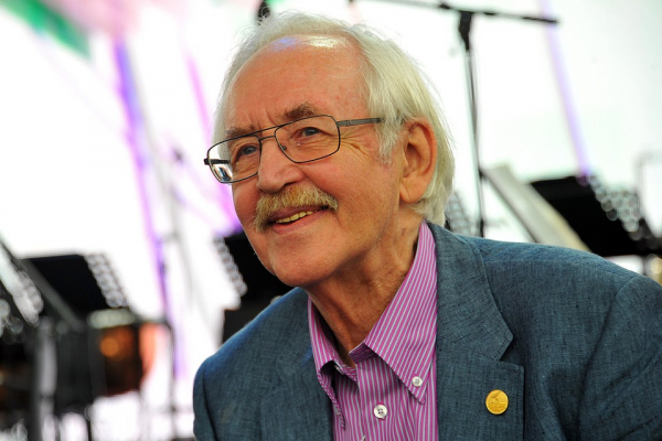 Ливанова видели художником, Шнуров смеётся над брендами: Кто из актёров и музыкантов рисует в свободное время