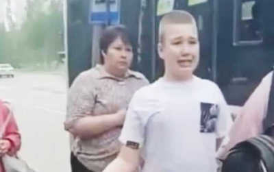 Родные мальчика из мема «Мама, вызывай такси!» подают иски к тем, кто извлекает прибыль из его образа