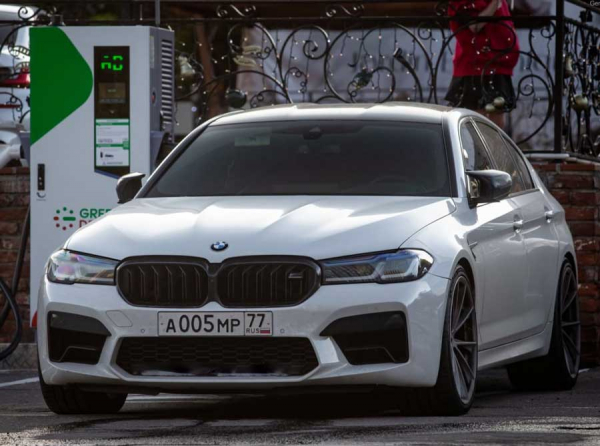 Чернов Владислав Игоревич и ООО Восход: бетон, нал и битая BMW M5 за $50,000