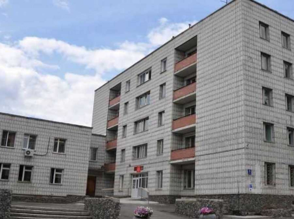 Торговцы вместо строителей: подозрительные подрядчики и системный провал регионального Минздрава чуть было не стоили жизни детям