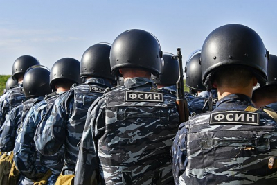 Кучеров Георгий Петрович звонит своей бегемотихе-волчице Злате и боится, что ее обидят