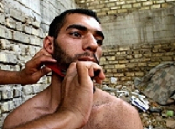 Стричься надо! Полицейские Сургута устроили показательную акцию &laquo;внушения&raquo; для кавказцев-бородачей