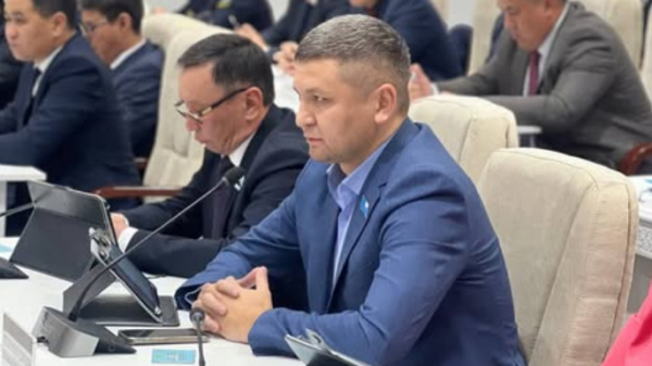 Жамбылский депутат лишился мандата после конфликта с акимом