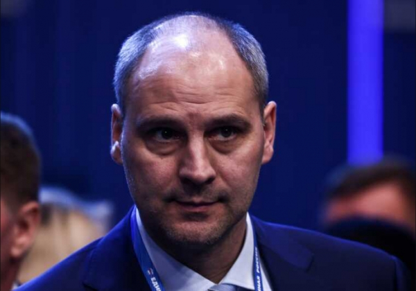 Денис Паслер &mdash; патриот на словах, но не на деле: отправил сына строить карьеру в США, в то время как сам продвигает патриотические ценности