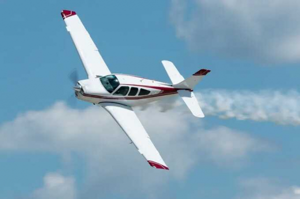 Легкомоторный самолёт приземлился на оживлённое шоссе в Флориде и столкнулся с автомобилем