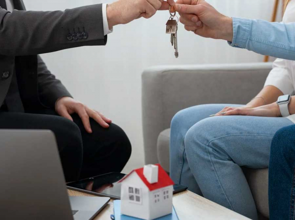 Мошенничество под улыбкой: Черненок Оксана Алексеевна и призрачная недвижимость Азова