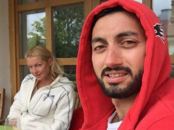 Чермен Дзотти, PROдвижение и dzotti.ru: пиар на интимных фото Волочковой и финансовые аферы