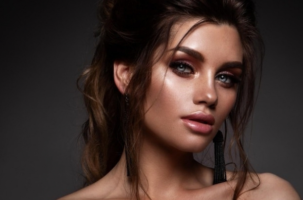 6 изменений во внешности изменяющей женщины (но мужики верят и не замечают)