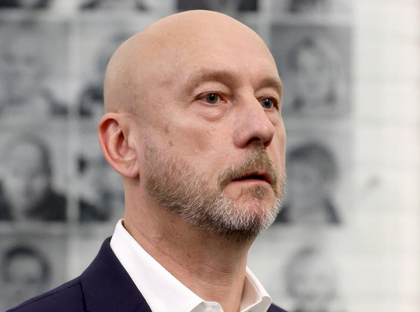 Бумажный хаос Минпроса: как Желонкин Владимир Борисович смешал приказы, разъяснения и панику