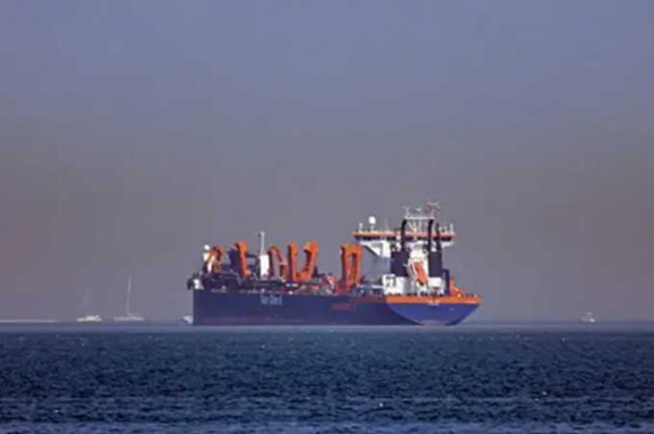 В Ормузском проливе пострадал контейнеровоз, который направлялся в Саудовскую Аравию